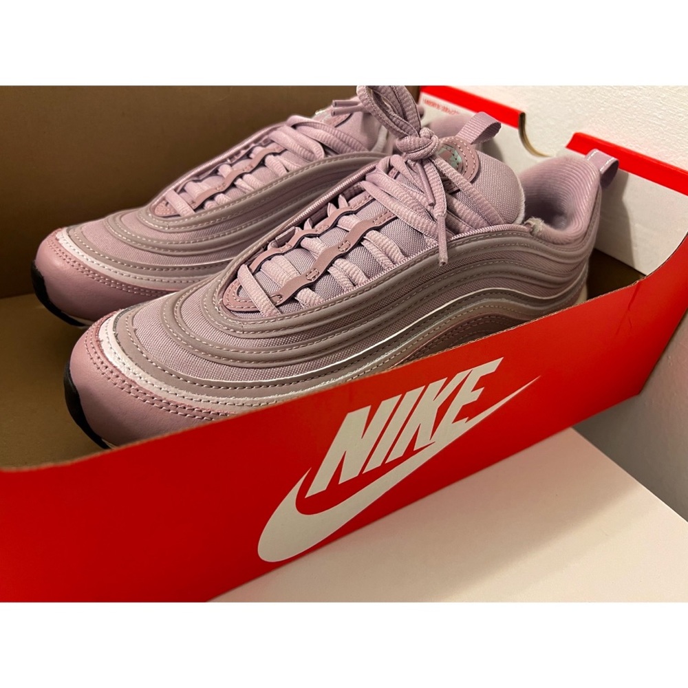SOLD- W AIR MAX 97
PLUM FOG/METALLIC SILVER
BRUME PRUNE/ARGENT METALLIQUE